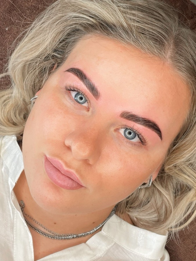 Professionele wenkbrauwbehandeling bij Beauté Atelier