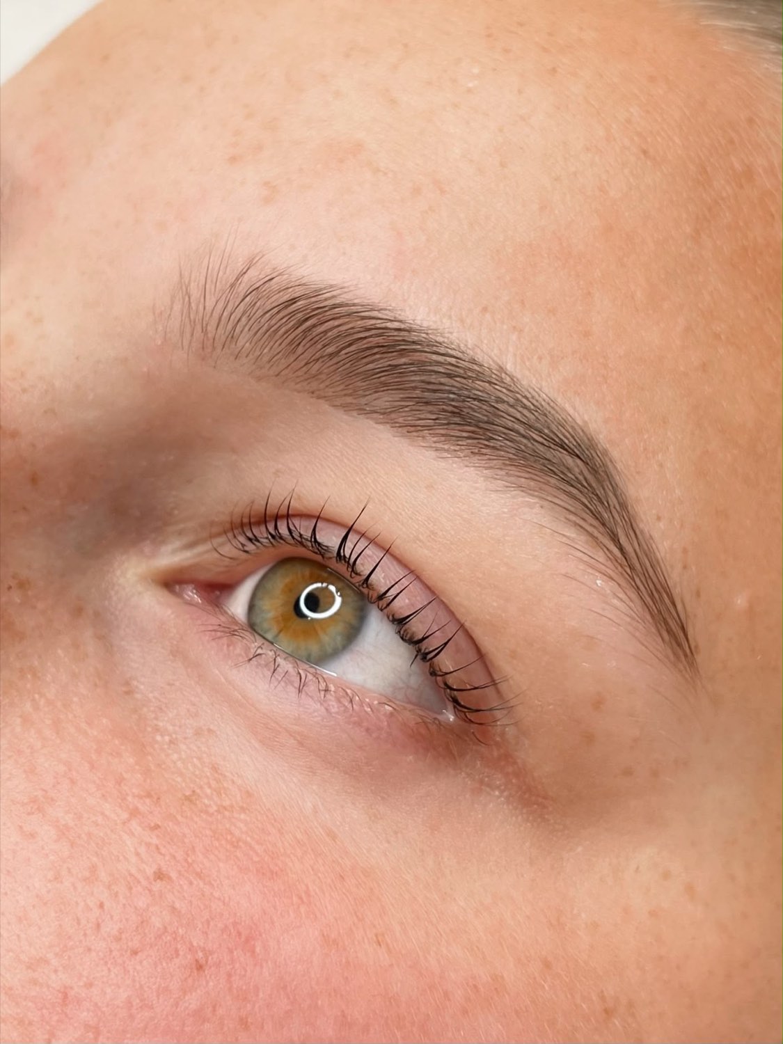 Wenkbrauwbehandeling resultaat bij Beauté Atelier Alkmaar